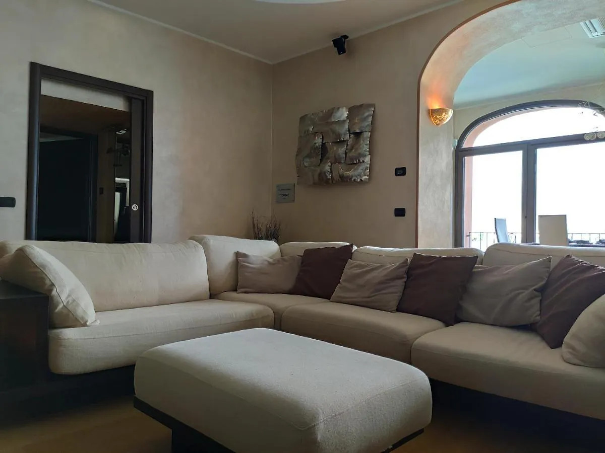 Bellagio Lakeside Apartment