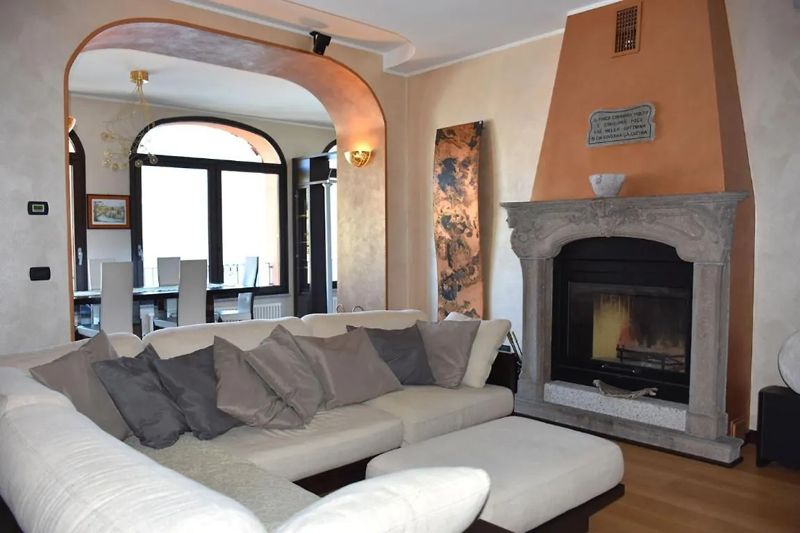 Bellagio Lakeside Apartment