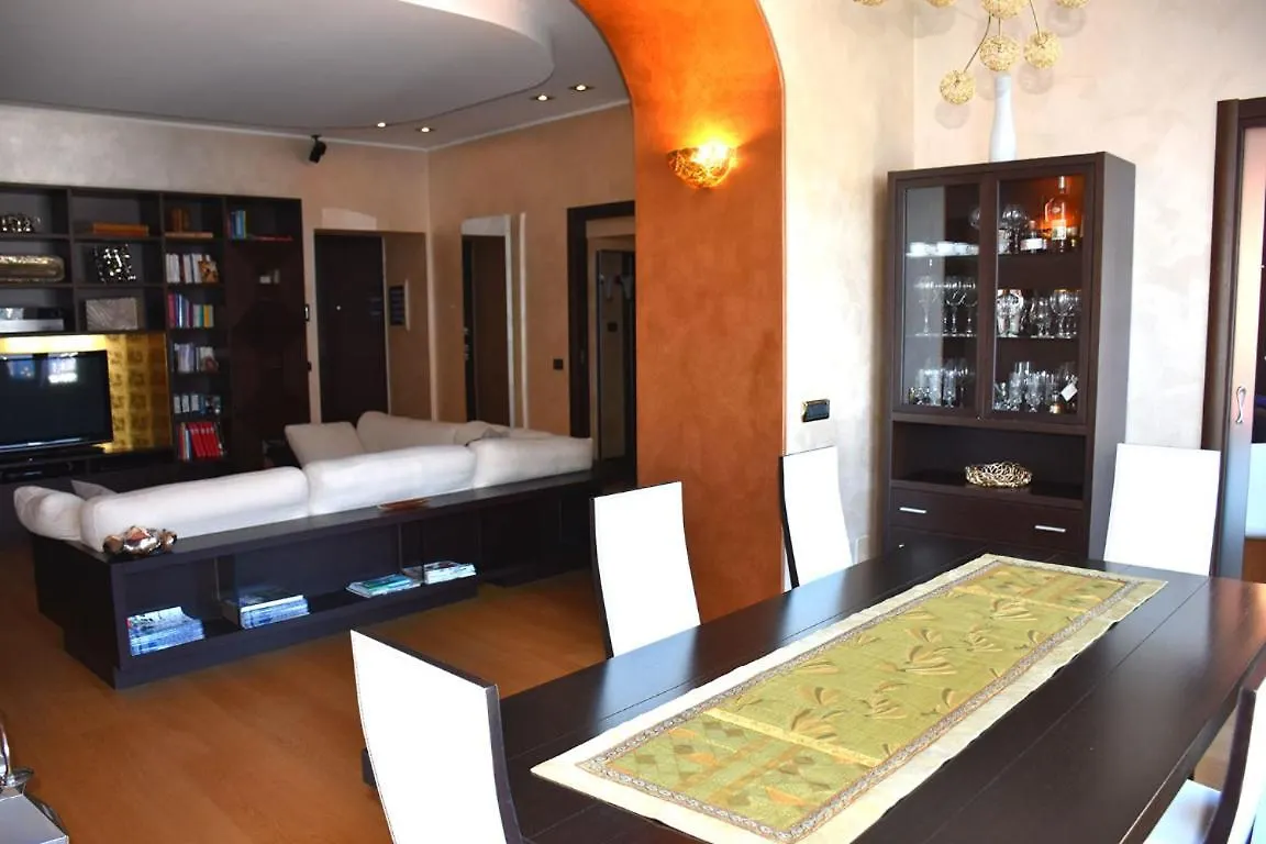 Bellagio Lakeside Apartment