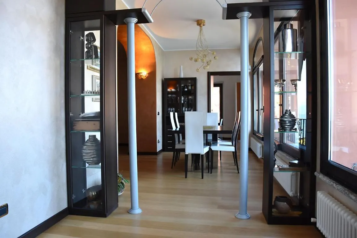 Bellagio Lakeside Apartment