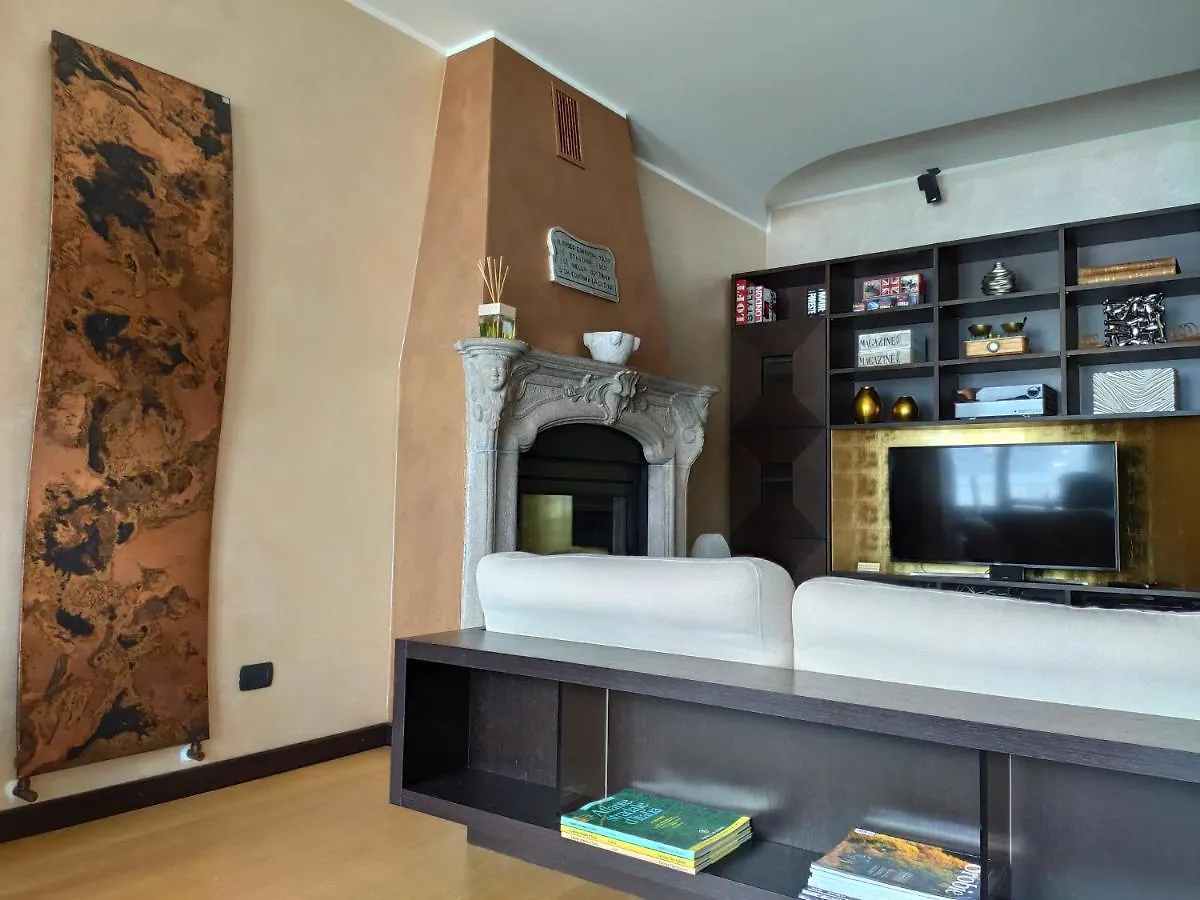 Bellagio Lakeside Apartment 0*,